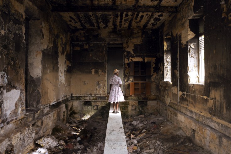 john akomfrah woman in room