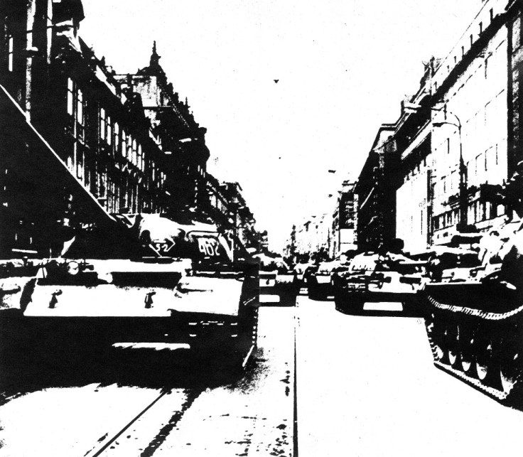 Prague_Soviet_Tanks_1968_Robert_Aish_eye_witness
